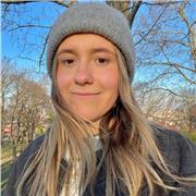 Hola, soy Uxue estudiante universitaria responsable y comprometida con mi trabajo.